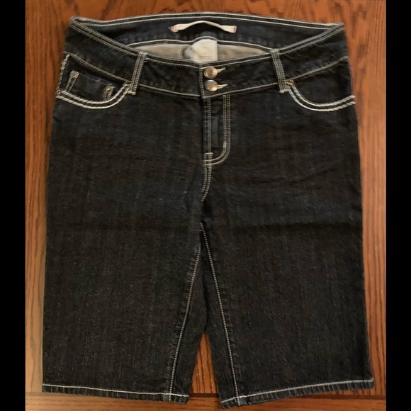 Brody Shorts - Picture 3 of 9